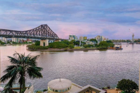Superb 2Bed 2Bath 1Car VIEWS CBD